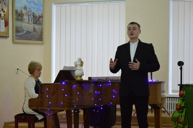 Співає Володимир Витрикуш. Концертмейстер - Ірина Кучма